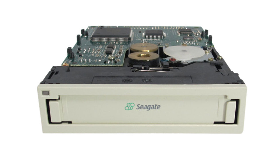 STT38000A Seagate 4GB(Native) / 8GB(Compressed) Travan-4 (TR-4) ATA/IDE 3.5-inch Internal Tape Drive